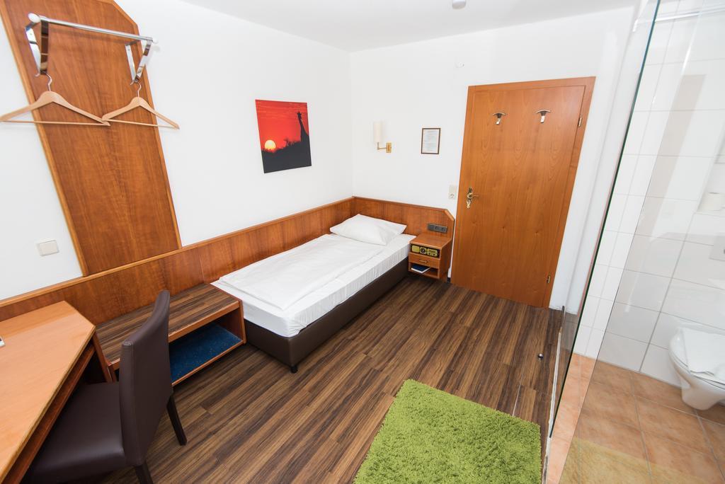 Hotel Am Friedensplatz Štutgart Pokoj fotografie